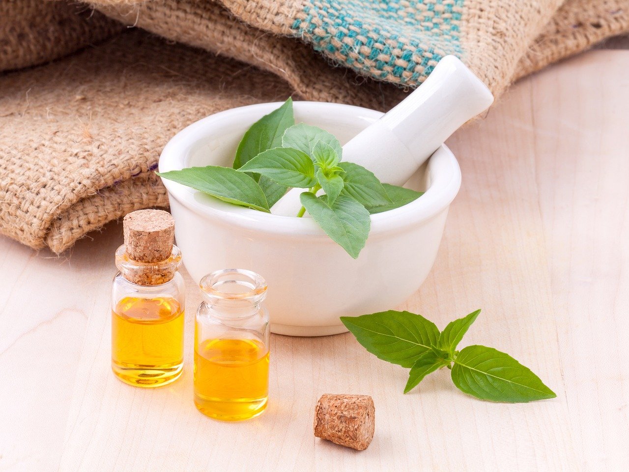 Aromaterapia i olejki eteryczne – jak używać olejków eterycznych w domu?